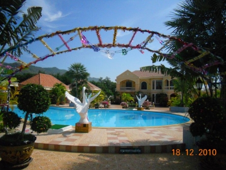 Kanchanaburi baanfarang swimming pool & resort
