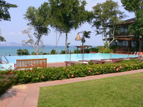 Birds and Bees Resort  Pattaya