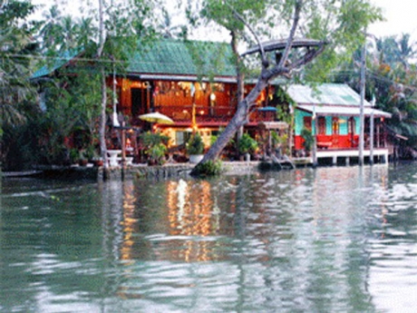 บ้านเรือไทย อัมพวา โฮมสเตย์ บ้านเรือไทย อัมพวา โฮมสเตย์