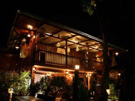 บ้านเรือไทย อัมพวา โฮมสเตย์ บ้านเรือไทย อัมพวา โฮมสเตย์