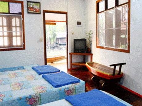 บ้านเรือไทย อัมพวา โฮมสเตย์ บ้านเรือไทย อัมพวา โฮมสเตย์