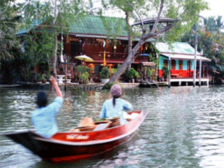 บ้านเรือไทย อัมพวา โฮมสเตย์