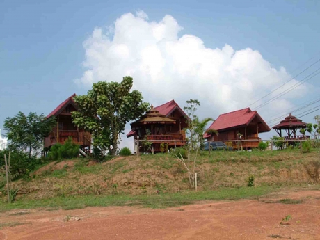 บ้านเนินน้ำ บ้านเนินน้ำ