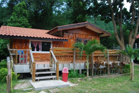 บ้านป่าริมเขื่อน บ้านป่าริมเขื่อน