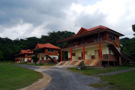 บ้านป่าริมเขื่อน บ้านป่าริมเขื่อน