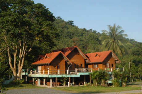 บ้านป่าริมเขื่อน บ้านป่าริมเขื่อน