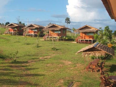 บ้านชมเดือน บ้านชมเดือน