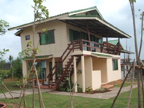 บ้านชมเดือน บ้านชมเดือน
