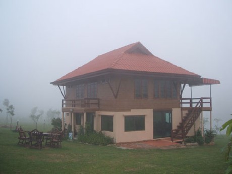 บ้านชมเดือน บ้านชมเดือน